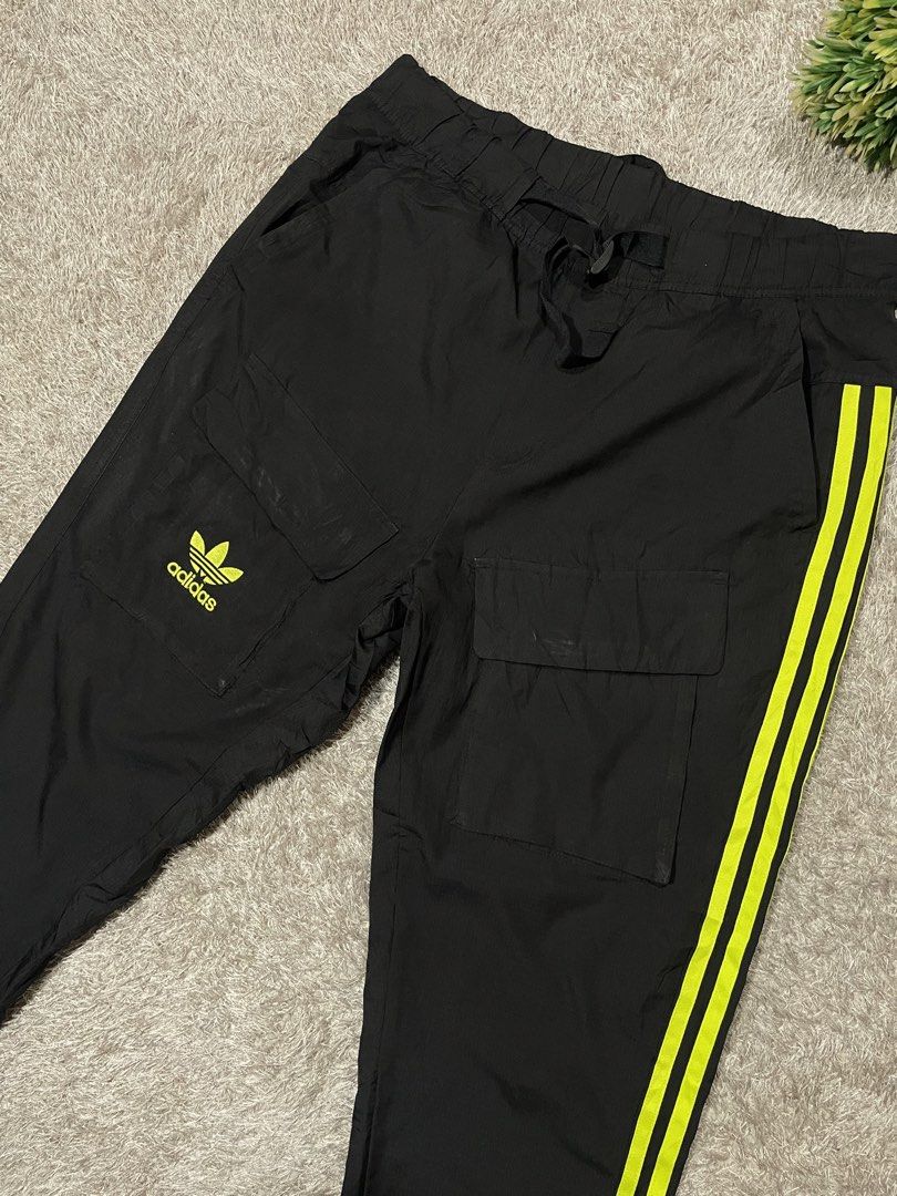 adicolor woven pants (Category: Joggers) located in Las Pinas. Submitted by moncaz2461827 (Listing ID 1469425864, Image 2). Description: Ad!color belted pants mens Size small on tag Waist 30-32 Length 37.5 Good as new condition Color rate 10/10 No issue .
