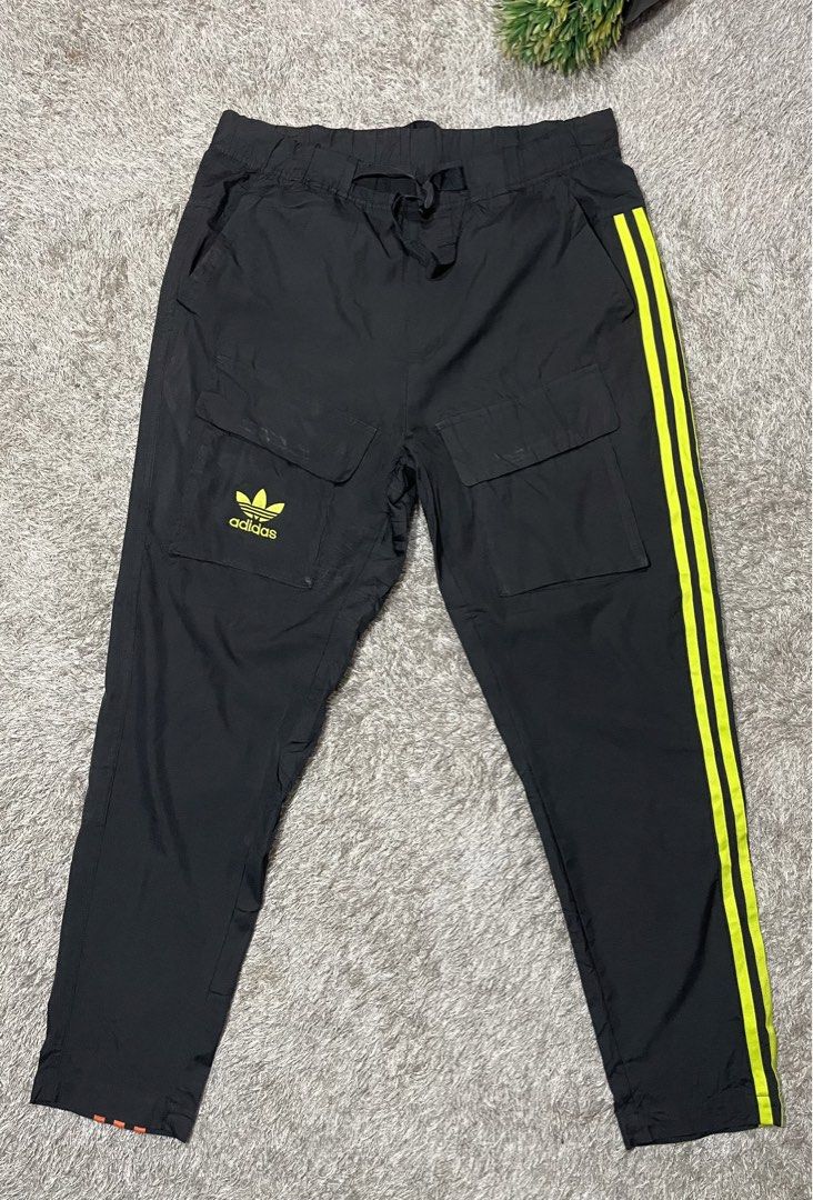 adicolor woven pants (Category: Joggers) located in Las Pinas. Submitted by moncaz2461827 (Listing ID 1469425864, Image 1). Description: Ad!color belted pants mens Size small on tag Waist 30-32 Length 37.5 Good as new condition Color rate 10/10 No issue .