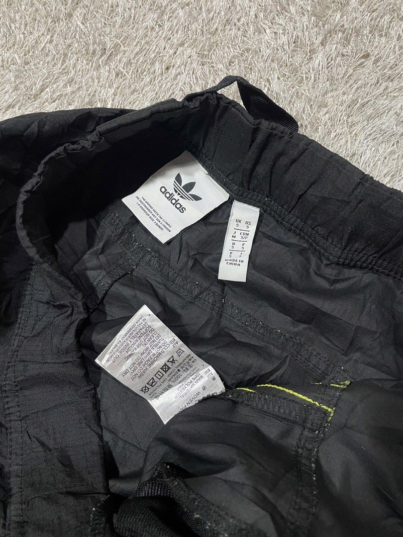 adicolor woven pants (Category: Joggers) located in Las Pinas. Submitted by moncaz2461827 (Listing ID 1469425864, Image 3). Description: Ad!color belted pants mens Size small on tag Waist 30-32 Length 37.5 Good as new condition Color rate 10/10 No issue .