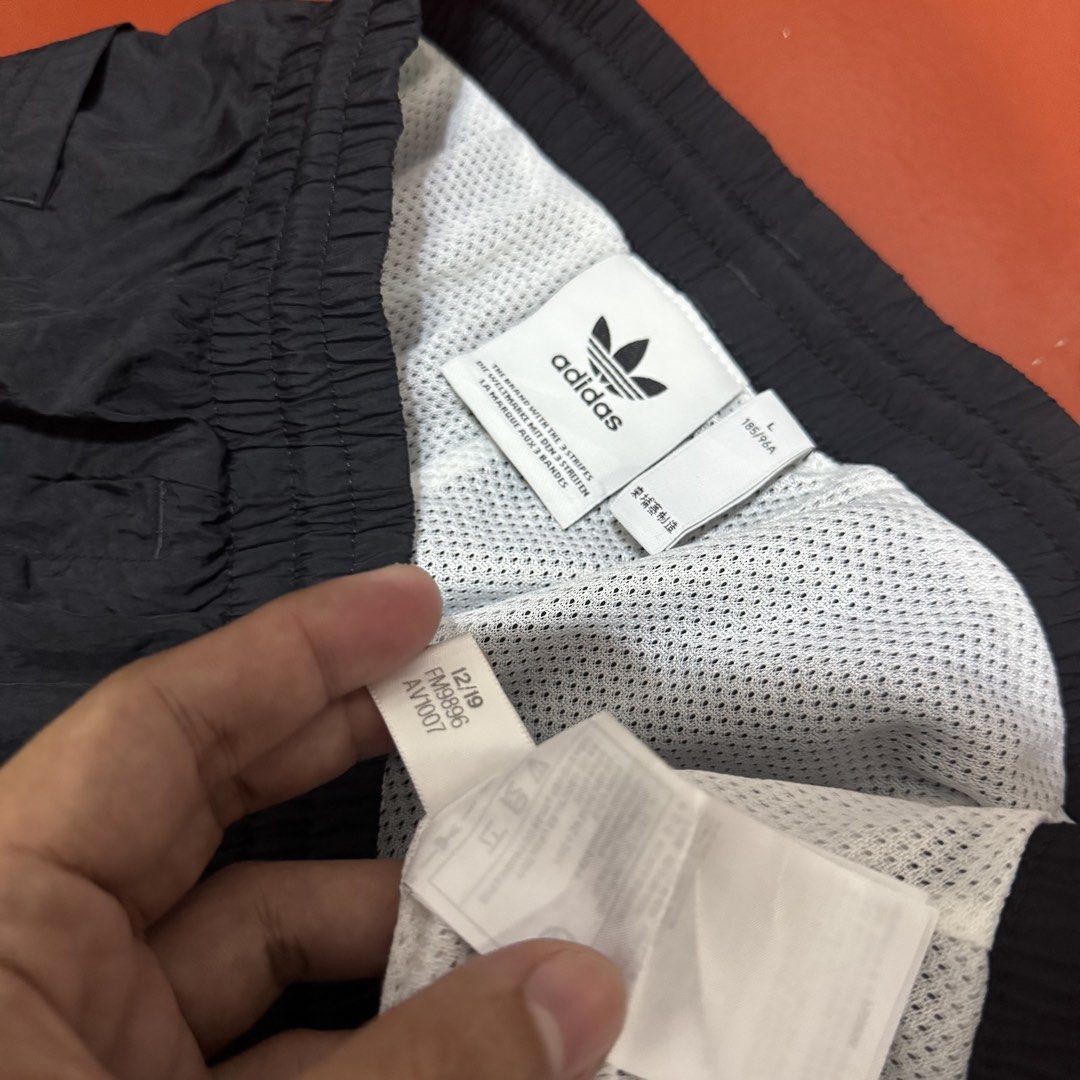 ADIDAS BIG TREFOILD WOVEN PANTS (Category: Joggers) located in Pasig City. Submitted by buzzthrifty (Listing ID 1469495244, Image 3). Description: SIZE 34-40WAIST 40LENGTH EXCELLENT CONDITION .