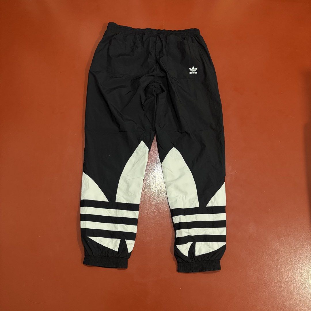 ADIDAS BIG TREFOILD WOVEN PANTS (Category: Joggers) located in Pasig City. Submitted by buzzthrifty (Listing ID 1469495244, Image 1). Description: SIZE 34-40WAIST 40LENGTH EXCELLENT CONDITION .
