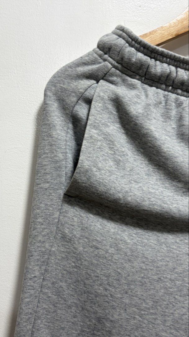 Adidas Gray Track Pants (Category: Coats, Jackets and Outerwear) located in Manila. Submitted by petlover777 (Listing ID 1469511800, Image 3). Description: Best fit to small 28-32 waist 38.5 length GOOD AS NEW! 🔥 no issue, bagong bago! 📍Location: Barangay 235 Zone 22 Villaruel St. Abad Santos Manila 🛵 J&T | Lalamove.
