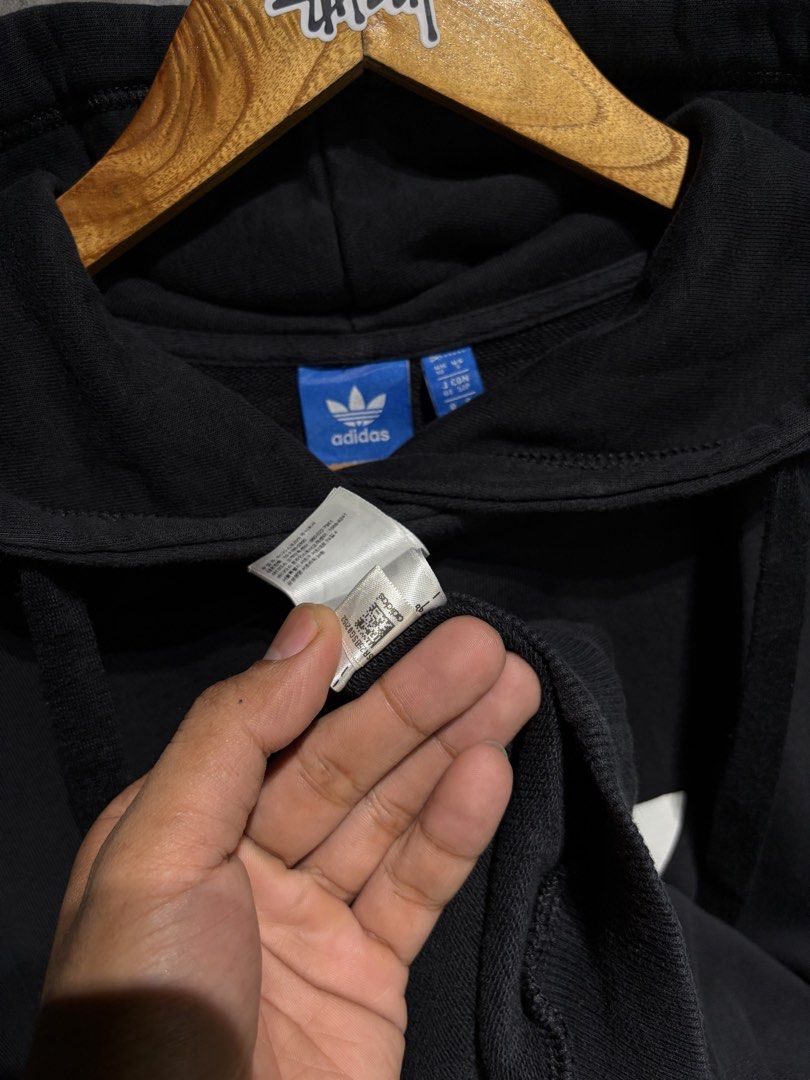 Adidas hoodie (Category: Coats, Jackets and Outerwear) located in Manila. Submitted by thrifttika (Listing ID 1469536140, Image 2). Description: .