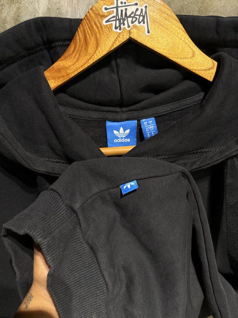 Adidas hoodie (Category: Coats, Jackets and Outerwear) located in Manila. Submitted by thrifttika (Listing ID 1469536140, Image 3). Description: .