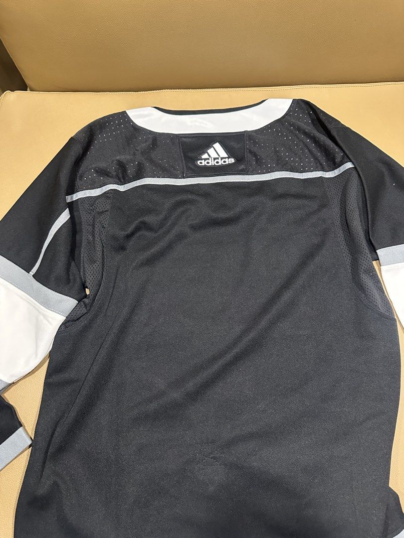 ADIDAS LA KINGS NHL JERSEY (Category: Activewear) located in Manila. Submitted by sellingdove (Listing ID 1469466877, Image 2). Description: 🔥RFS - NEED FUNDS🔥 🔥CONDITION - LIGHTLY USED 🔥 🔥SHIPPING FROM MANILA, MALATE🔥.