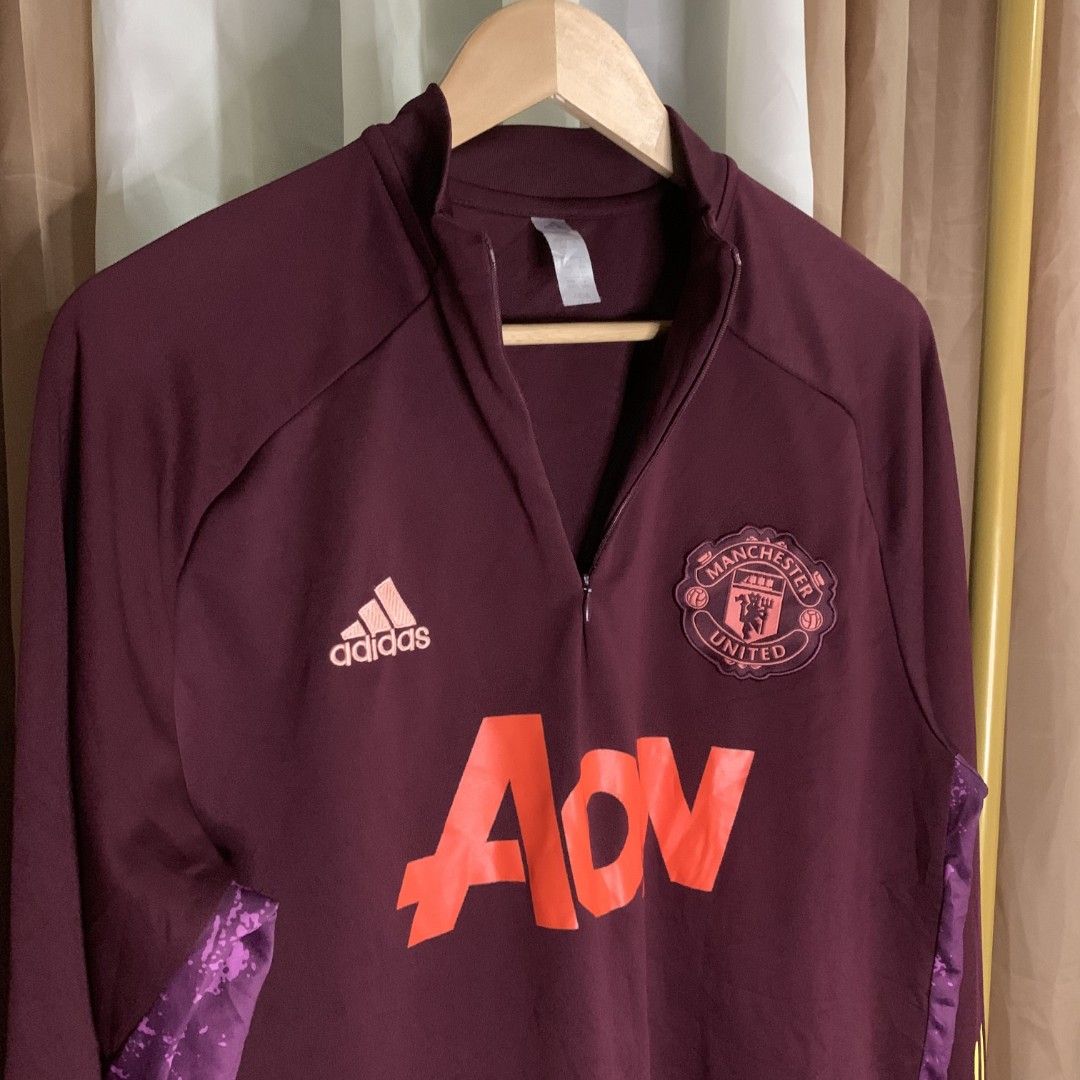 ADIDAS LONGSLEEVE (Category: Coats, Jackets and Outerwear) located in Binalonan. Submitted by thrift_on2022 (Listing ID 1469516985, Image 3). Description: W- 22 L - 29/30 Color rate - 9.8/10 Excellent Condition❗️.