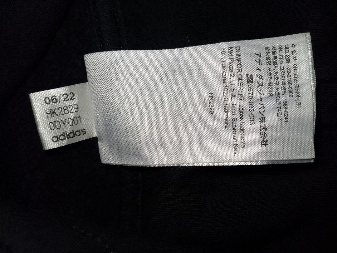 ADIDAS MID PRINT HOODIE (Category: Coats, Jackets and Outerwear) located in Saint Bernard. Submitted by j0h_mhongg (Listing ID 1469503773, Image 3). Description: - DIMES: 23 × 26 - NO ISSUE - GOOD CONDITION - 10/10 COLOR RATE ADIDAS MID PRINT HOODIE.