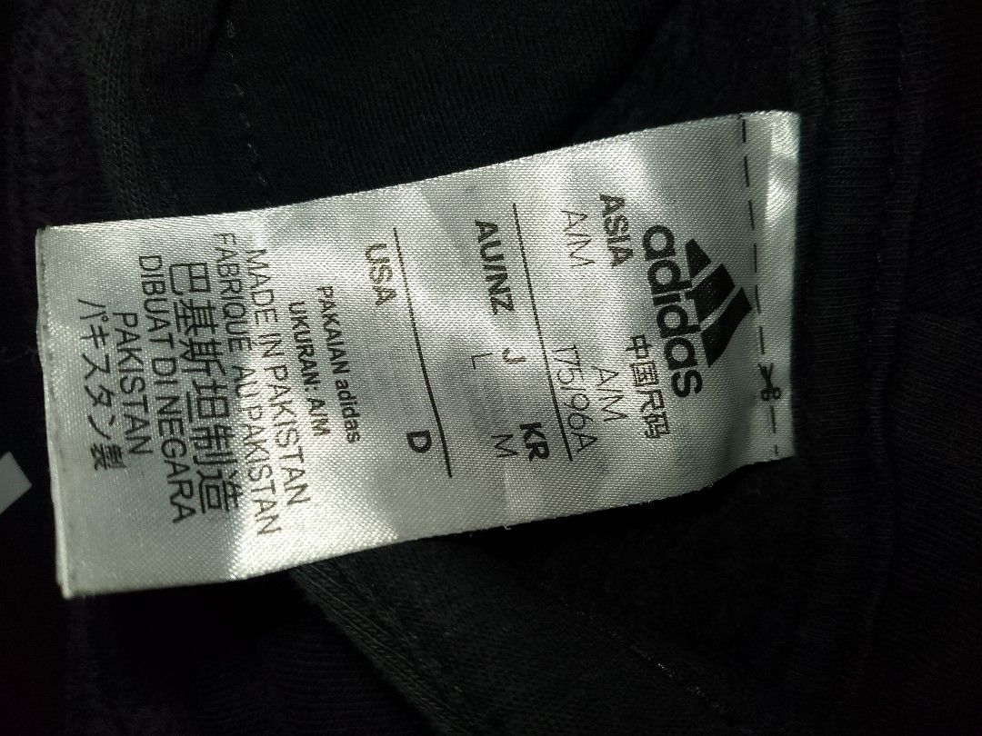 ADIDAS MID PRINT HOODIE (Category: Coats, Jackets and Outerwear) located in Saint Bernard. Submitted by j0h_mhongg (Listing ID 1469503773, Image 2). Description: - DIMES: 23 × 26 - NO ISSUE - GOOD CONDITION - 10/10 COLOR RATE ADIDAS MID PRINT HOODIE.