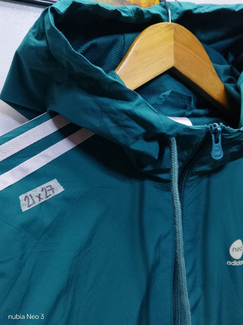 adidas neo windbreaker (Category: Coats, Jackets and Outerwear) located in Valenzuela. Submitted by joshwrldselection (Listing ID 1469455532, Image 3). Description: medium - large excellent condition no issue thrift..