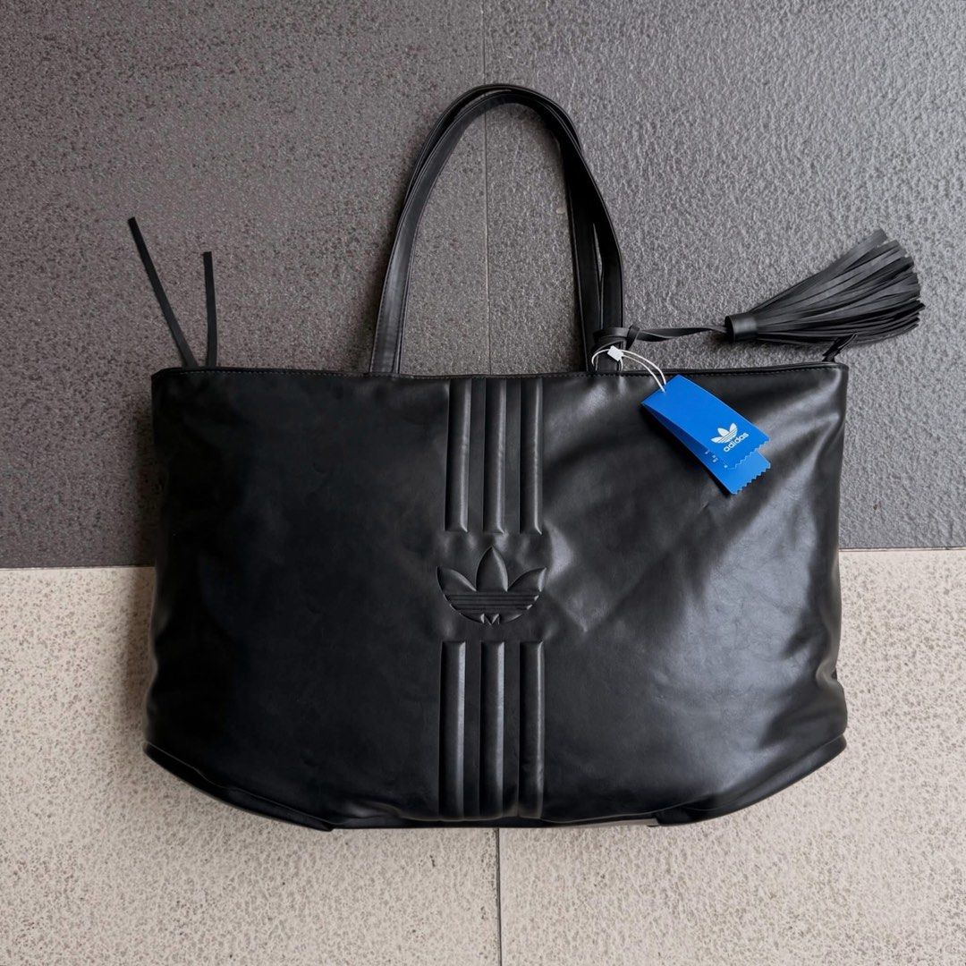 ADIDAS NEWYEAR TRAVEL BAG (Category: Briefcases) located in Manila. Submitted by hotlinebling_co. (Listing ID 1469454459, Image 1). Description: .