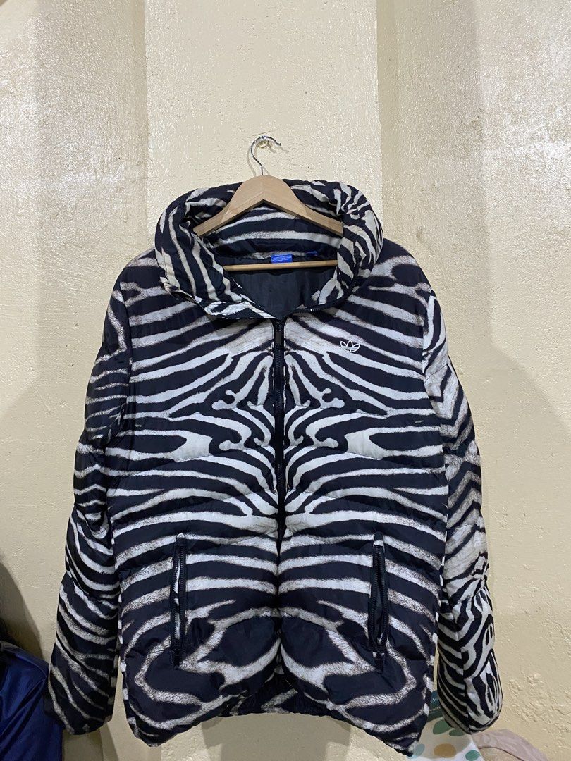 Adidas Puffer jacket (Category: Coats, Jackets and Outerwear) located in Calapan. Submitted by mnlhabithrift23 (Listing ID 1469512644, Image 1). Description: Width : 22 Length : 28 Color rate : 9.8/10 Issue : none color may change due to lighting .