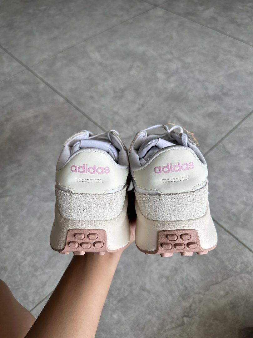 Adidas Running Size 8 womens (Category: Sneakers) located in Manila. Submitted by angc_finds (Listing ID 1469409728, Image 2). Description: Adidas Run 70s Size 8 womens Brandnew ₱2,500 📍Marina, Parañaque.