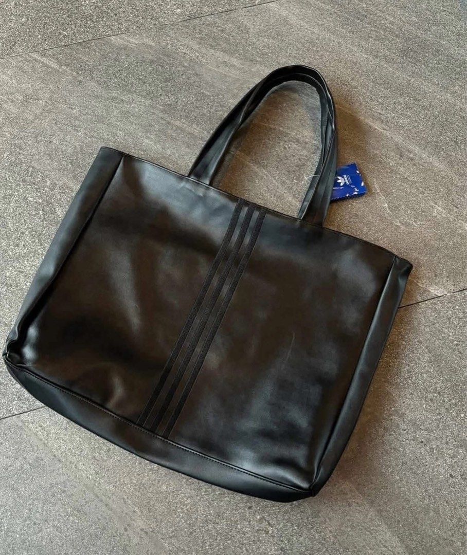 ADIDAS SHOPPER TOTEBAG (Category: Tote Bags) located in Manila. Submitted by hotlinebling_co. (Listing ID 1469454742, Image 3). Description: .