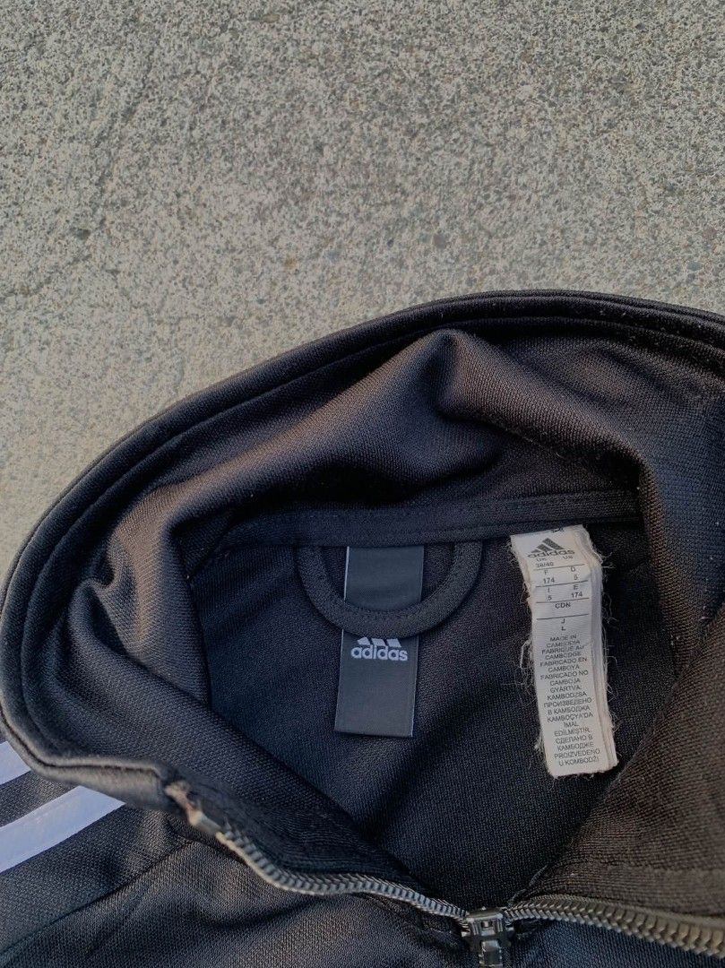 Adidas track jacket (Category: Coats, Jackets and Outerwear) located in General Santos City (Dadiangas). Submitted by amara_preloved (Listing ID 1469469322, Image 3). Description: track jacket large.