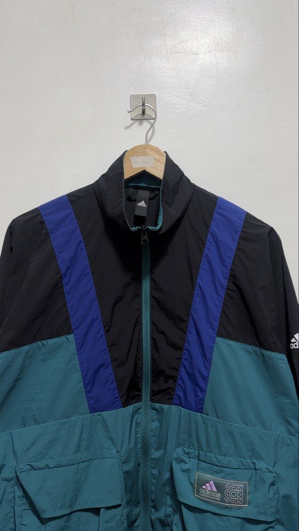Adidas Tritone Windbreaker Jacket (Category: Coats, Jackets and Outerwear) located in Manila. Submitted by petlover777 (Listing ID 1469511939, Image 2). Description: Size large to xl (23 x 28.5) GOOD AS NEW! 🔥 no issue, bagong bago! 📍Location: Barangay 235 Zone 22 Villaruel St. Abad Santos Manila 🛵 J&T | Lalamove.