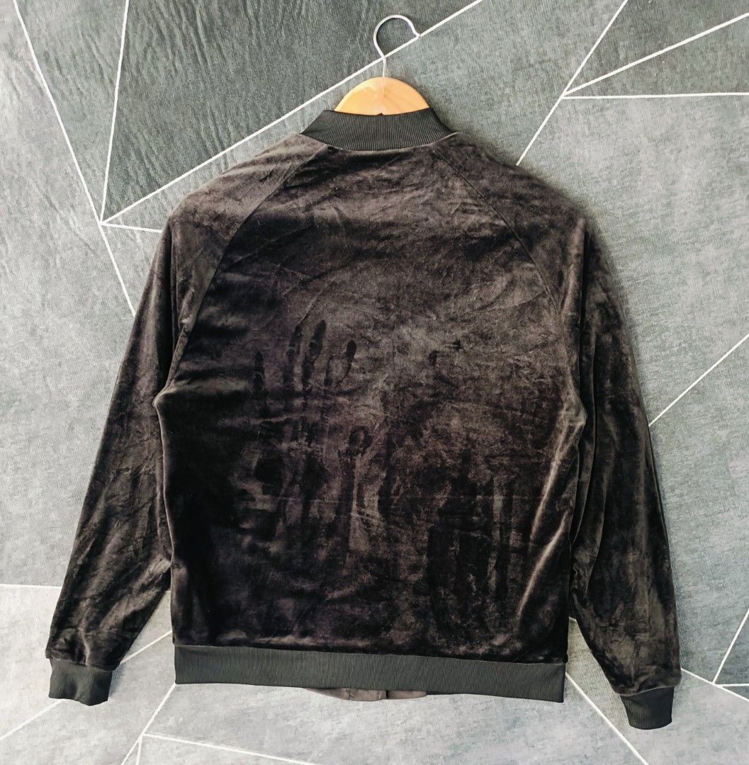Adidas Velvet Coach Jacket Womens (Authentic) (Category: Coats, Jackets and Outerwear) located in Cebu City. Submitted by renzecamingay (Listing ID 1469400159, Image 3). Description: Adidas Velvet Coach Jacket (Womens) Good as New Medium fit Width 19.5 Length 24 650 Plus ship Only Thank you and GOD bless ☺️.