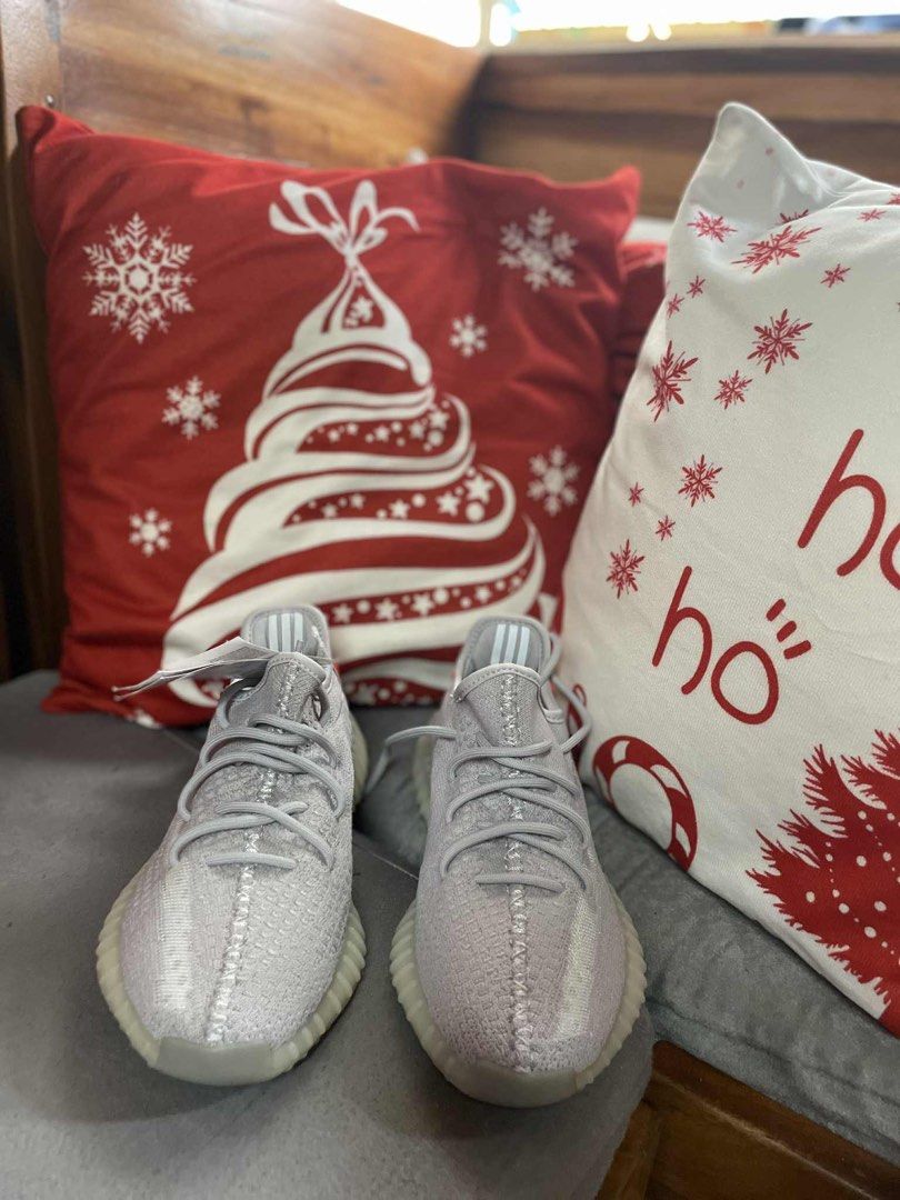 adidas Yeezy Boost 350 V2, (Category: Sneakers) located in Manila. Submitted by ken.finds (Listing ID 1469462760, Image 1). Description: adidas Yeezy Boost 350 V2, likely in a light neutral colorway such as the “Static” or “Static Reflective” edition. They feature the signature Primeknit upper pattern, a translucent side stripe, and a ribbed cushioned Boost midsole..