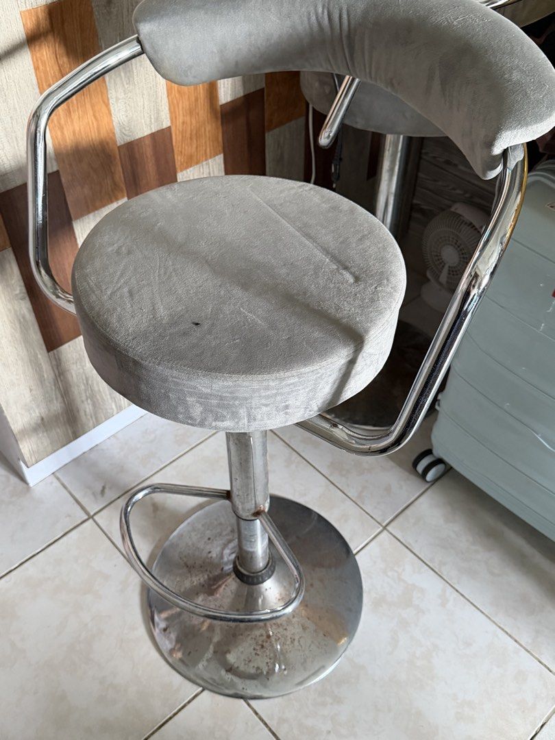 Adjustable Grey Velvet Bar Stool with Chrome Base (Category: Chairs) located in Manila. Submitted by kfr48k6fyt98448 (Listing ID 1469401437, Image 2). Description: - Colour/Material: Grey velvet upholstery with a padded cushion for comfort - Frame: Chrome frame with a footrest attached to the central pole - Functionality: Fully working hydraulic height adjustment lever for standard counter height - Condition: Metal base has heavy visible rust pat