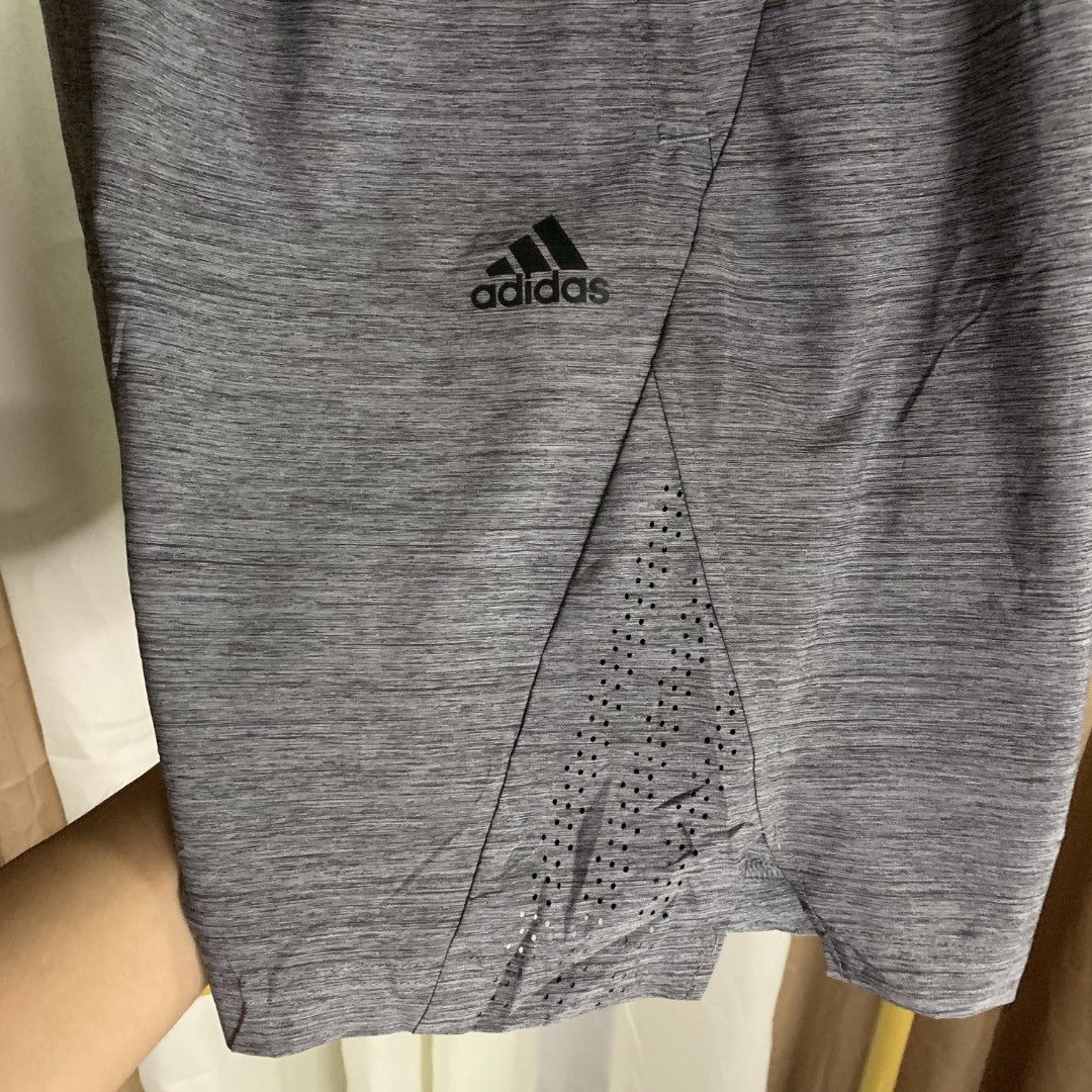 ADUDAS KNIT SHORT (Category: Shorts) located in Binalonan. Submitted by thrift_on2022 (Listing ID 1469517680, Image 3). Description: W- 26 (Garterized) L - 20 Leg opening- 11 Color rate - 9.8 /10 Excellent Condition❗️.