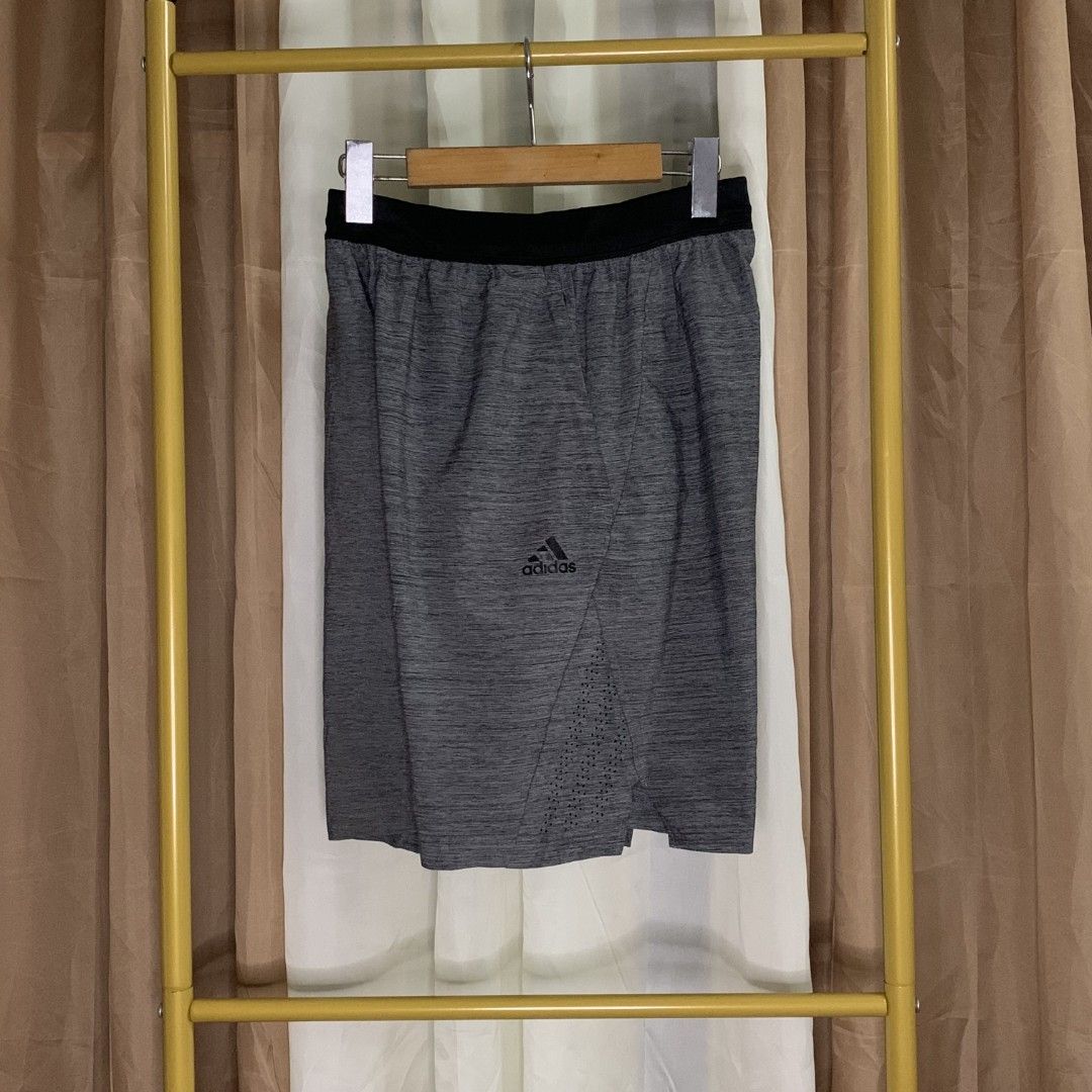 ADUDAS KNIT SHORT (Category: Shorts) located in Binalonan. Submitted by thrift_on2022 (Listing ID 1469517680, Image 1). Description: W- 26 (Garterized) L - 20 Leg opening- 11 Color rate - 9.8 /10 Excellent Condition❗️.