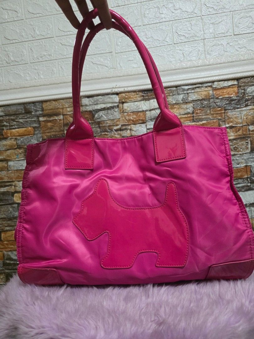 Agatha pink tote bag (Category: Tote Bags) located in Binan City. Submitted by elli.etcetera (Listing ID 1469507417, Image 1). Description: MOP: Gcash, Maya or Bank transfer Courier: Flash, J&T or Lalamove.