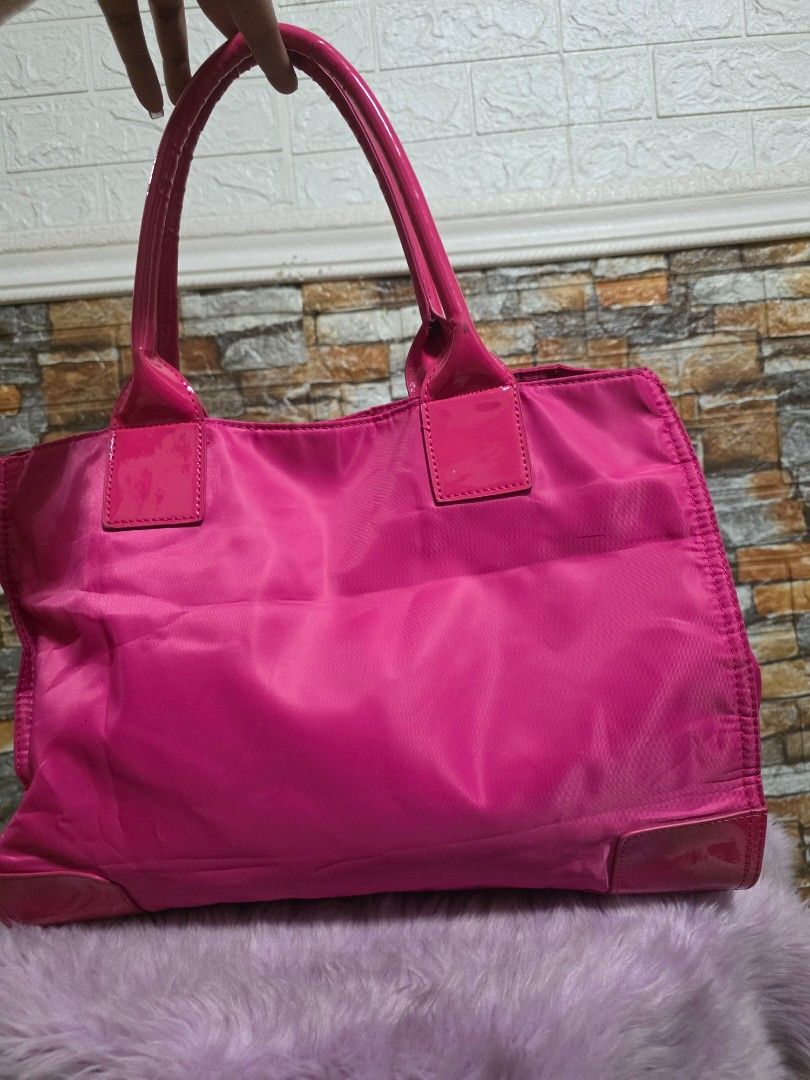 Agatha pink tote bag (Category: Tote Bags) located in Binan City. Submitted by elli.etcetera (Listing ID 1469507417, Image 3). Description: MOP: Gcash, Maya or Bank transfer Courier: Flash, J&T or Lalamove.