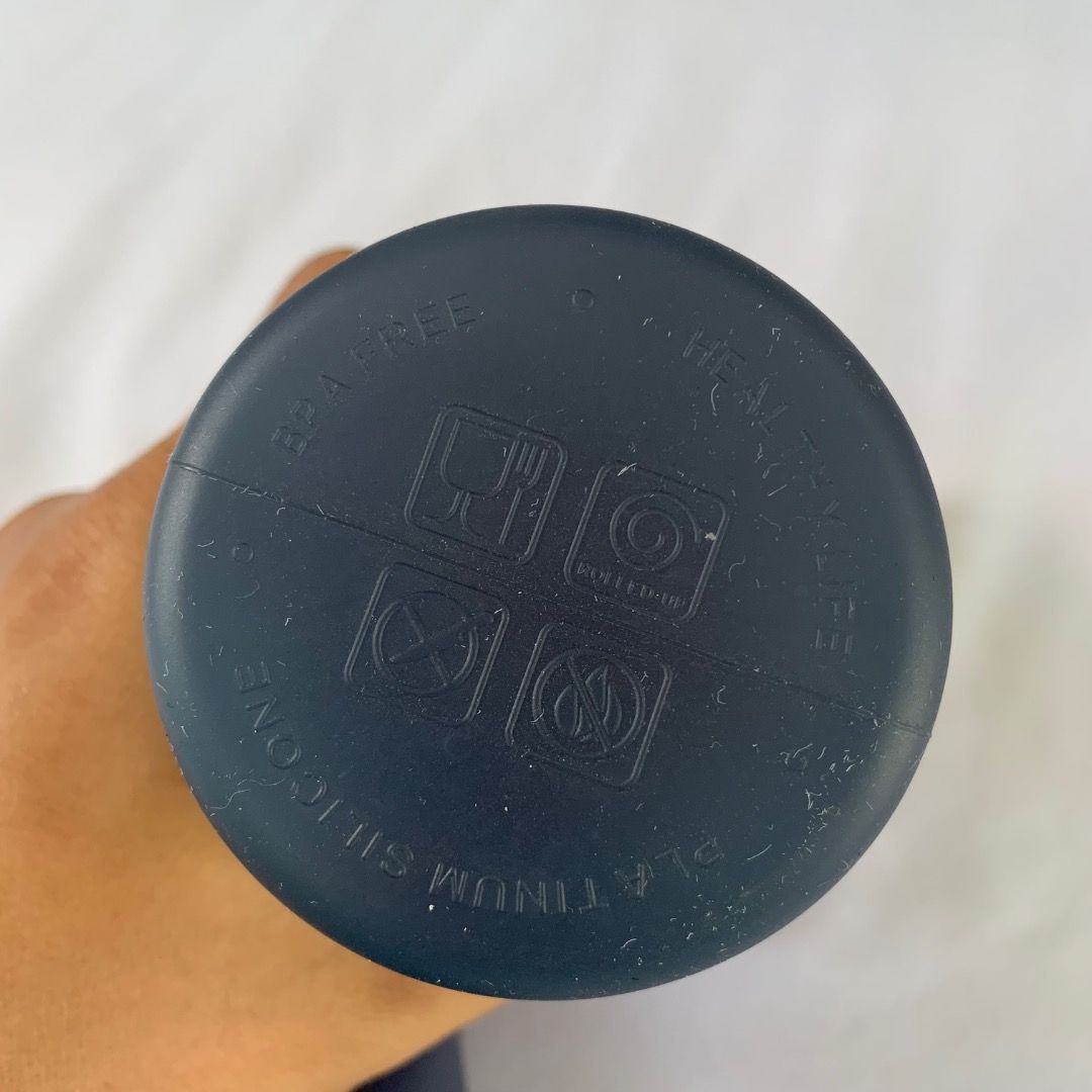 Aigle Compact Rolling Silicone Bottle (Category: Hiking & Camping) located in Mendez-Nunez. Submitted by anikkoyan (Listing ID 1469506562, Image 3). Description: Aigle Compact Rolling Silicone Bottle - kupas kulay ng isang bote 599 + sf.