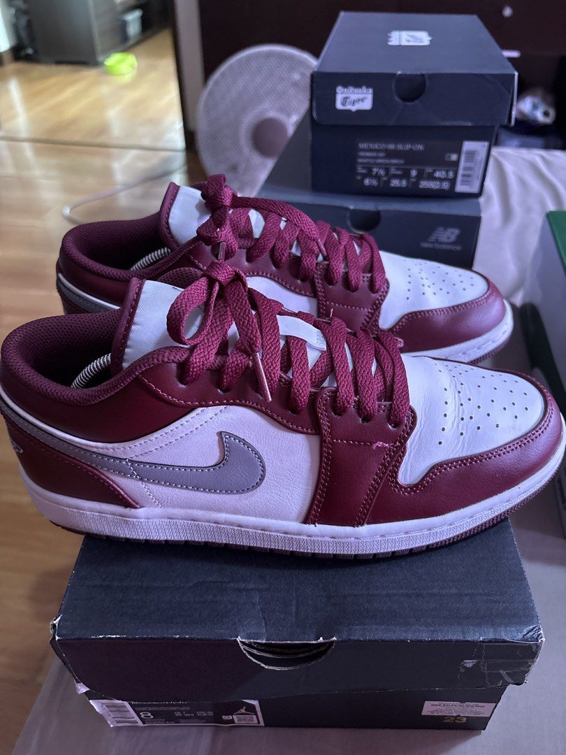 Air Jordan 1 low (Category: Sneakers) located in Binan City. Submitted by dabiescloset (Listing ID 1469415509, Image 2). Description: Air jordan 1 low size US 8 UK 7 cm 26. Bought in singapore on a trip. Rfs want to declutter and buy something else. Seller will shoulder shipping. Used 2-3x only good as new no bag smell.