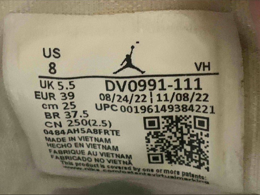 Air Jordan Mid (Category: Sneakers) located in Bulacan. Submitted by juls_888 (Listing ID 1469481177, Image 2). Description: need funds to pay my tuiotion :(( .
