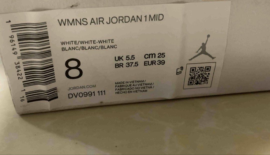 Air Jordan Mid (Category: Sneakers) located in Bulacan. Submitted by juls_888 (Listing ID 1469481177, Image 3). Description: need funds to pay my tuiotion :(( .
