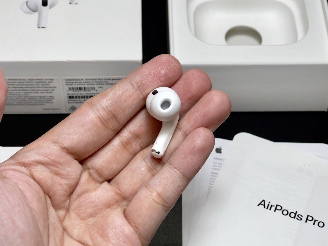 Airpods PRO 2 LEFT POD TYPE-C ONLY (Category: Earphones) located in Manila. Submitted by prelovedbyporttt (Listing ID 1469484778, Image 2). Description: Airpods PRO 2 LEFT POD TYPE-C ONLY 🔗PERSONAL WARRANTY: 1 MONTH (Valid as long as the item hasn’t been dropped or exposed to water) • 100% No hidden defects • 100% Battery health is in great condition • 100% Fully functional • 100% Original item (feel free to check my transaction post on my page 