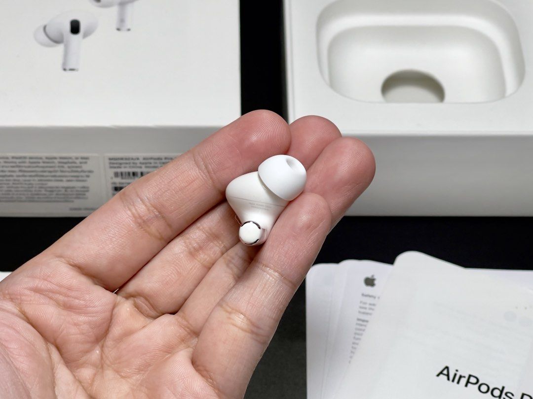 Airpods PRO 2 LEFT POD TYPE-C ONLY (Category: Earphones) located in Manila. Submitted by prelovedbyporttt (Listing ID 1469484778, Image 3). Description: Airpods PRO 2 LEFT POD TYPE-C ONLY 🔗PERSONAL WARRANTY: 1 MONTH (Valid as long as the item hasn’t been dropped or exposed to water) • 100% No hidden defects • 100% Battery health is in great condition • 100% Fully functional • 100% Original item (feel free to check my transaction post on my page 