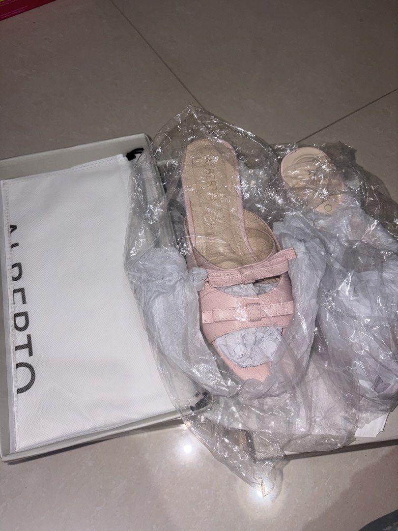 2pcs Alberto sandals for ₱999 (Category: Flats & Sandals) located in Manila. Submitted by so.soiaa (Listing ID 1469480435, Image 1). Description: - Brand: Alberto Denaly & Alberto Casia - Color: Pale Pink - Size: EU 37 / US 6 and EU 38 / US 7 - Condition: used twice - Inclusions: Original box, dust bag.