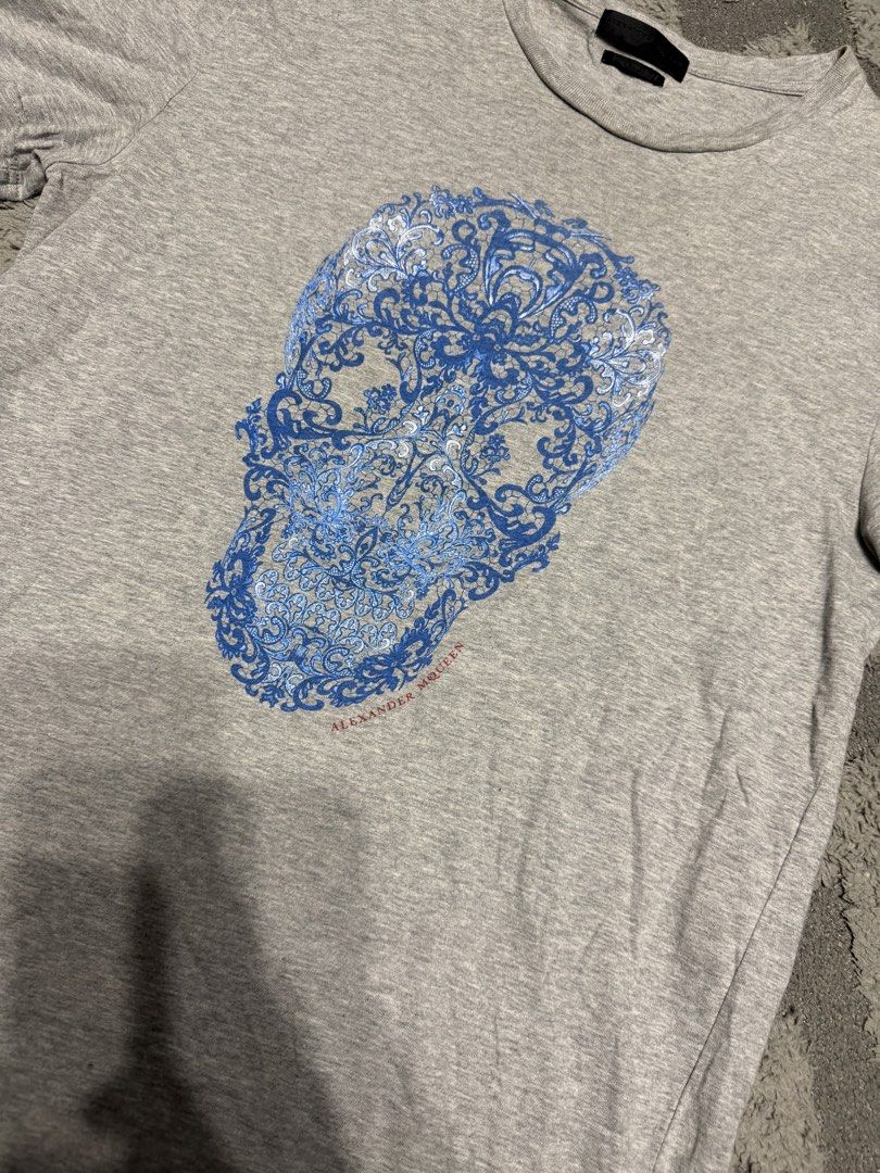 Alexander McQueen - Skull Bone Graphic Tee (Category: Tshirts & Polo Shirts ) located in Cavite. Submitted by commoncourtesy (Listing ID 1469422487, Image 2). Description: Size Large.