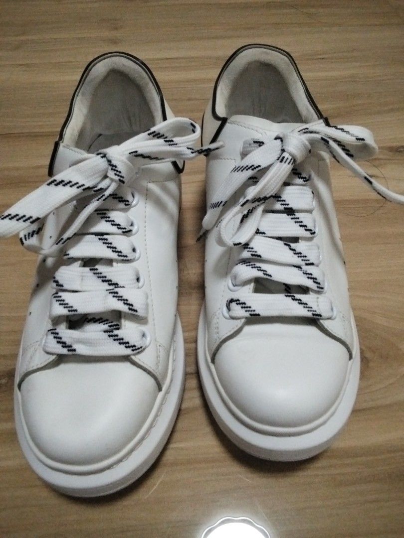 Alexander McQueen White/Black sneaker (Category: Sneakers) located in Calasiao. Submitted by alluringvenus.thriftshop (Listing ID 1469486282, Image 1). Description: very good condition from USA balik bayan box men's size 7 women's size 8.