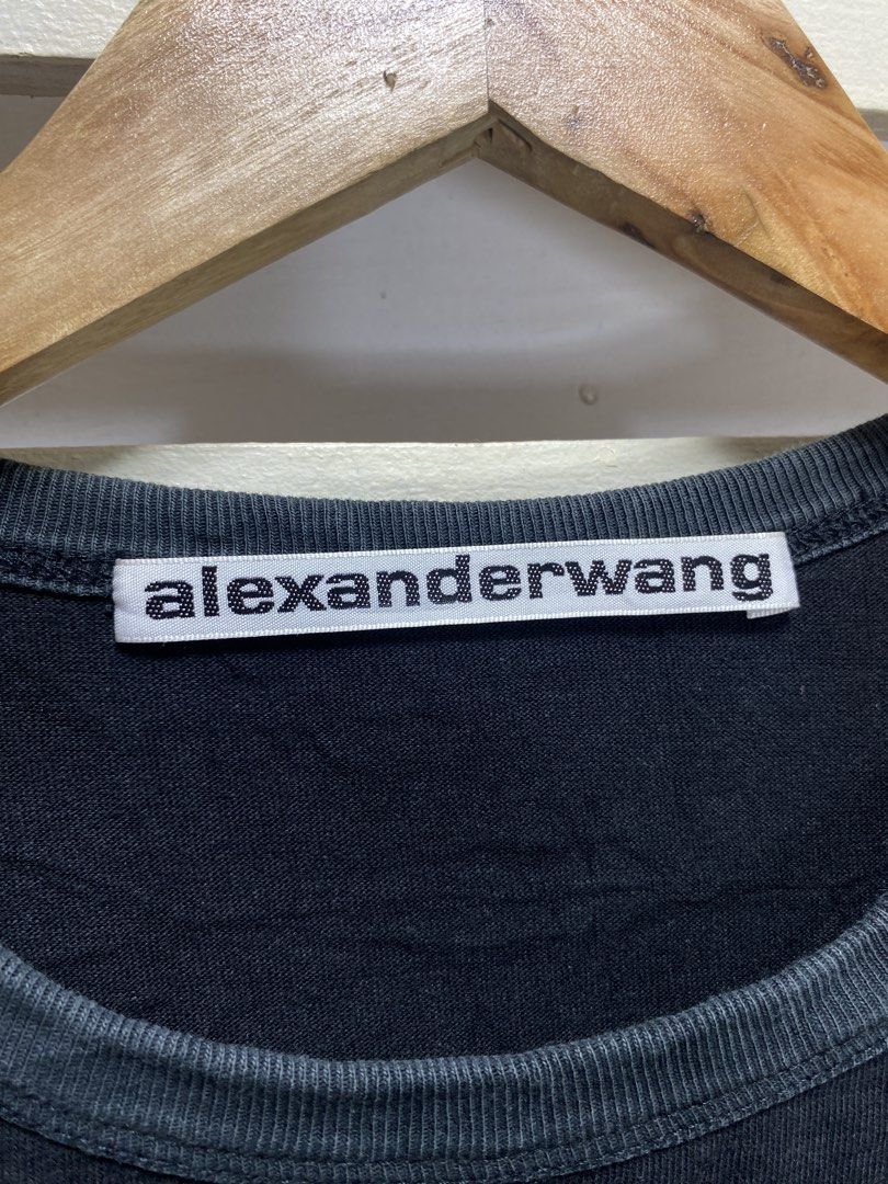 Alexander wang longsleeves shirt (Category: Formal Shirts) located in Surigao. Submitted by ricsons (Listing ID 1469507082, Image 2). Description: 22.5x31 dimension No issue 9.8/10 color rate.