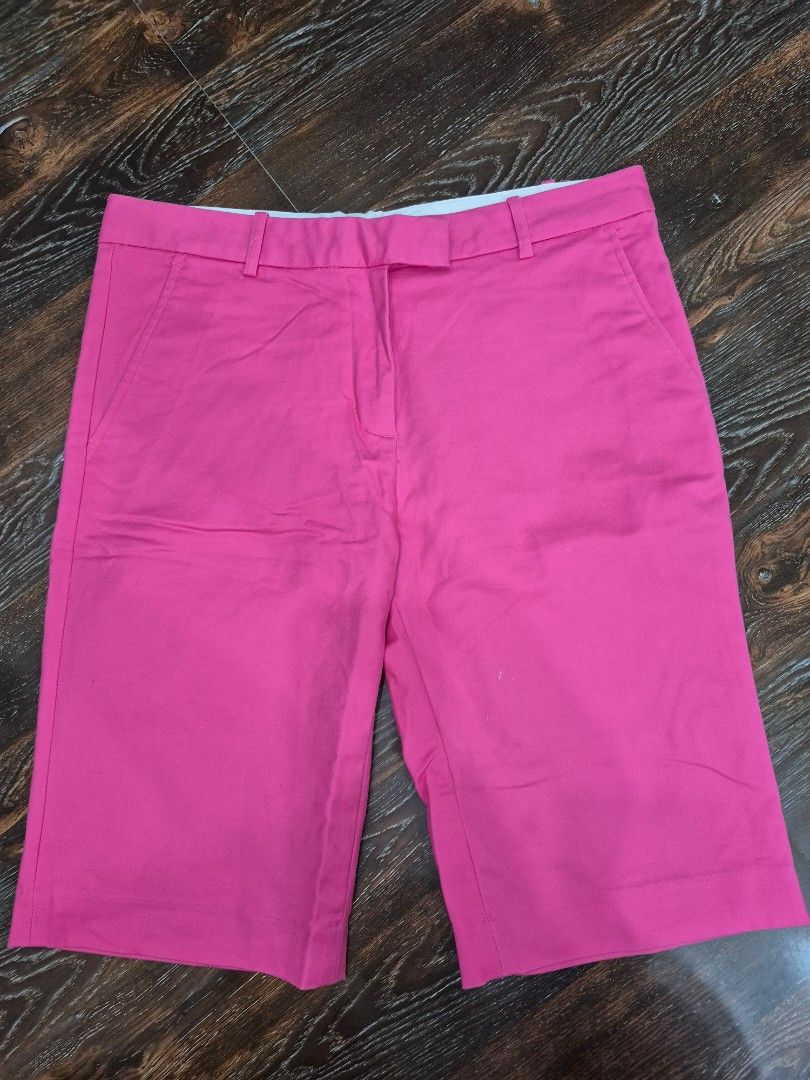 Alfted Sung Shorts (Category: Shorts) located in Santa Cruz. Submitted by deenem (Listing ID 1469442064, Image 2). Description: Like New😍👌 No flaws👌 Size 8 on Tag (Measurements laid flat in inches) Waist: 15.5 Leghole:10.5 Lenght: 20.5.