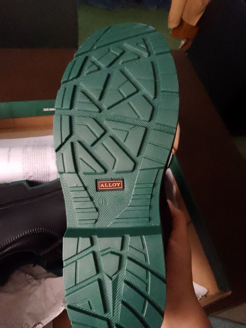 Alloy safety shoes (Category: Shoe inserts & accessories) located in Caloocan City. Submitted by odddolphin.86ce3f (Listing ID 1469544278, Image 3). Description: .