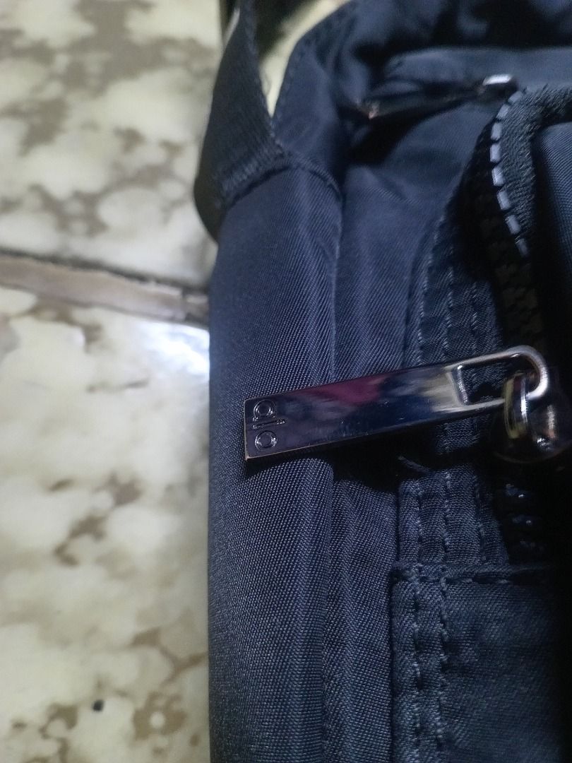 alo Black Sling Bag (Category: Cross-body Bags) located in Aguinaldo. Submitted by baguioukayukay2600 (Listing ID 1469447754, Image 3). Description: .