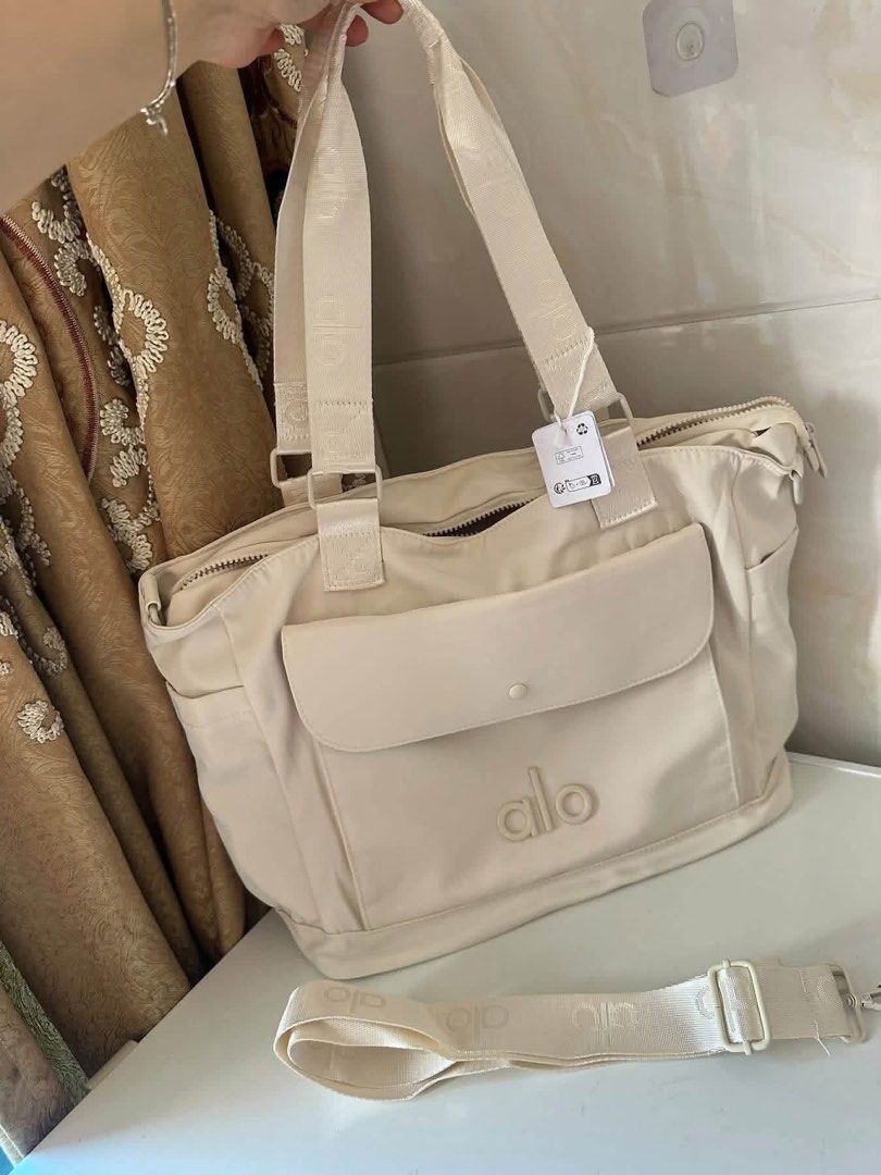 Alo Two-way Bag (Category: Shoulder Bags) located in Quezon City. Submitted by stuffs.hellyy (Listing ID 1469560986, Image 2). Description: authentic quality! 🥹❤️.