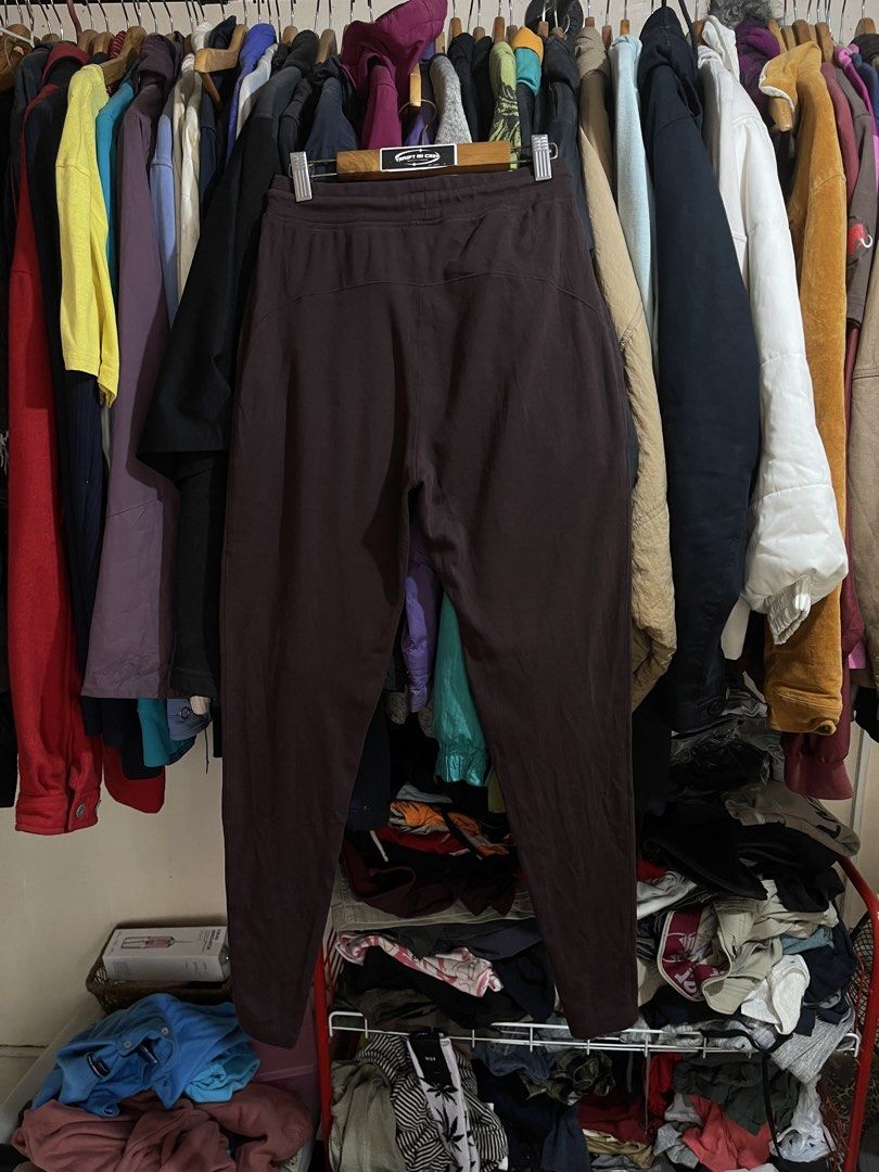 Alphalete Sweatpants (Category: Activewear) located in Cabuyao City. Submitted by jeirussamson897 (Listing ID 1469419988, Image 3). Description: Alphalete Sweatpants small 30 waistline 38.5 length excellent condition needwash 9.5/10 399+sf.