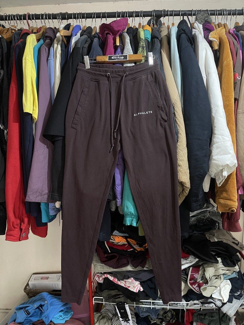 Alphalete Sweatpants (Category: Activewear) located in Cabuyao City. Submitted by jeirussamson897 (Listing ID 1469419988, Image 1). Description: Alphalete Sweatpants small 30 waistline 38.5 length excellent condition needwash 9.5/10 399+sf.