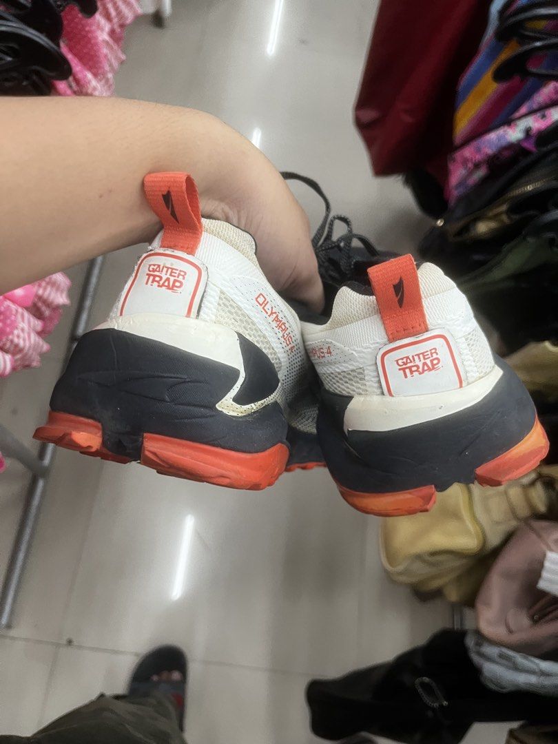 Altra Olympus 4 (Category: Sneakers) located in Iloilo. Submitted by thrftklng.ph (Listing ID 1469489110, Image 3). Description: Altra Olympus 4 Size 11US Excellent Condition Minimal Signs of usage.