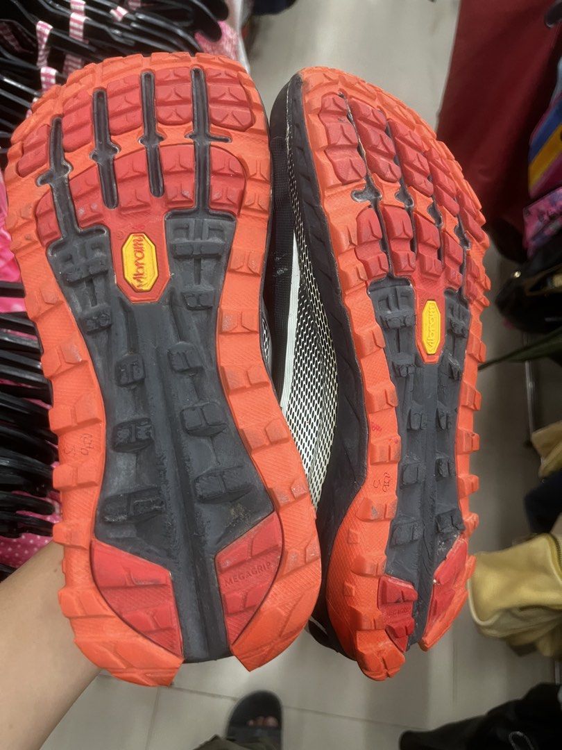 Altra Olympus 4 (Category: Sneakers) located in Iloilo. Submitted by thrftklng.ph (Listing ID 1469489110, Image 2). Description: Altra Olympus 4 Size 11US Excellent Condition Minimal Signs of usage.