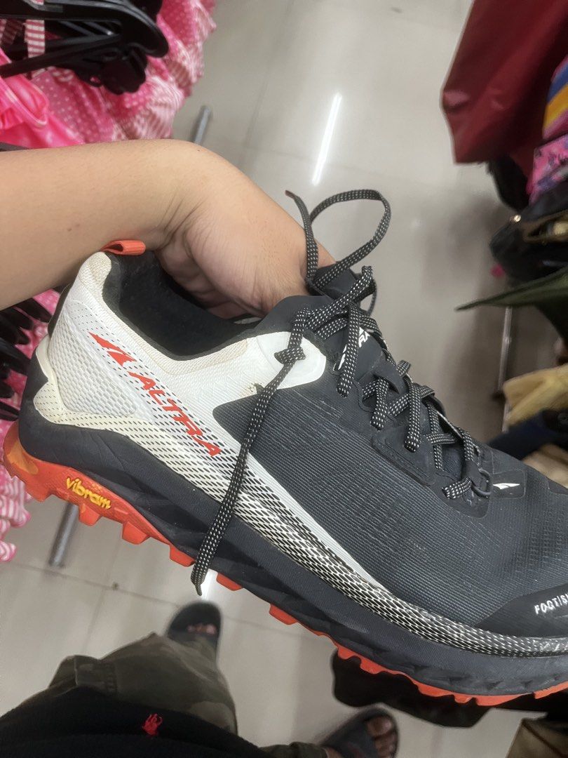 Altra Olympus 4 (Category: Sneakers) located in Iloilo. Submitted by thrftklng.ph (Listing ID 1469489110, Image 1). Description: Altra Olympus 4 Size 11US Excellent Condition Minimal Signs of usage.