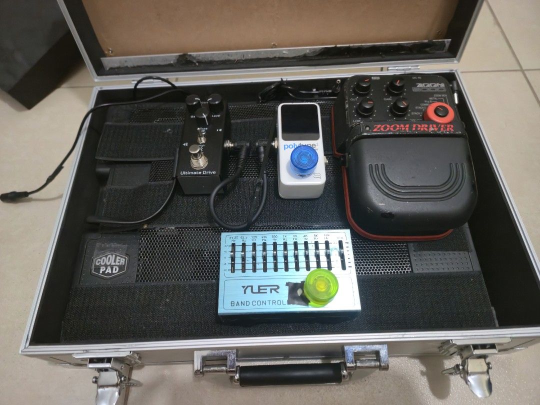 Aluminum Guitar Pedalboard Case with Foam Padding (Category: Musical Instruments) located in Makati City. Submitted by nategz (Listing ID 1469408499, Image 3). Description: - Size: Measures approximately 16 inches long - Material: Sturdy aluminum exterior with secure metal latches - Interior: Lined with dark foam padding to keep gear secure and scratch-free - Portability: Features a comfortable rubber handle for easy transport - Condition: Clean 