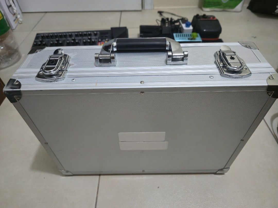 Aluminum Guitar Pedalboard Case with Foam Padding (Category: Musical Instruments) located in Makati City. Submitted by nategz (Listing ID 1469408499, Image 1). Description: - Size: Measures approximately 16 inches long - Material: Sturdy aluminum exterior with secure metal latches - Interior: Lined with dark foam padding to keep gear secure and scratch-free - Portability: Features a comfortable rubber handle for easy transport - Condition: Clean 