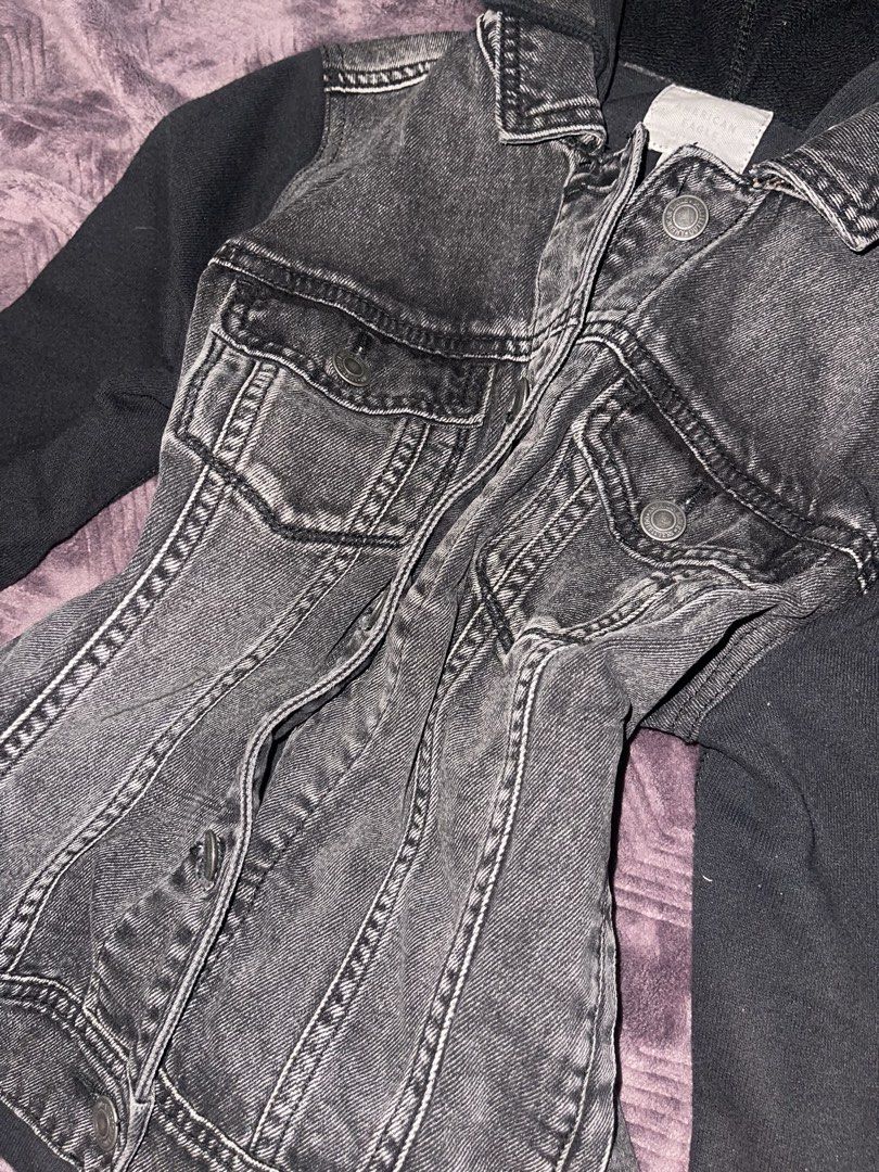 American Eagle Denim Jacket (Category: Coats, Jackets and Outerwear) located in Imus. Submitted by siketiredasf (Listing ID 1469426420, Image 2). Description: .