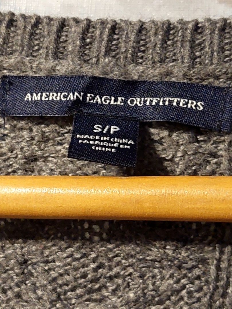 American eagle.knit longsleeves (Category: Coats, Jackets and Outerwear) located in Santa Rosa. Submitted by roycerocus (Listing ID 1469517457, Image 2). Description: good as new cable knit 2 side zips xs on tag stretchable.