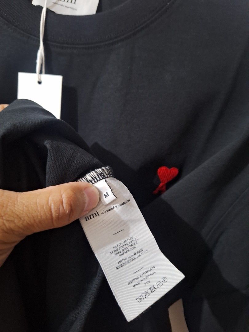 Ami shirt black medium boxy fit (Category: Tshirts & Polo Shirts ) located in Santa Rosa. Submitted by pat0317 (Listing ID 1469498431, Image 3). Description: brandnew legit no issue ami tshirt super black medium - 22 x 27.5 cod cop lbc lalamove.